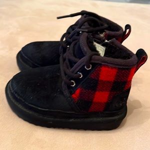 Unisex size 7c toddler Ugg boots.